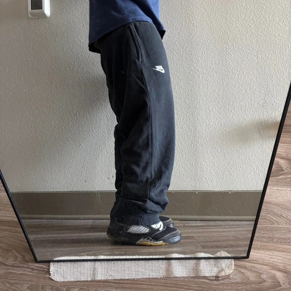 Vintage Y2K/2000s Black Nike Streetwear Essential Sweatpants! Size M