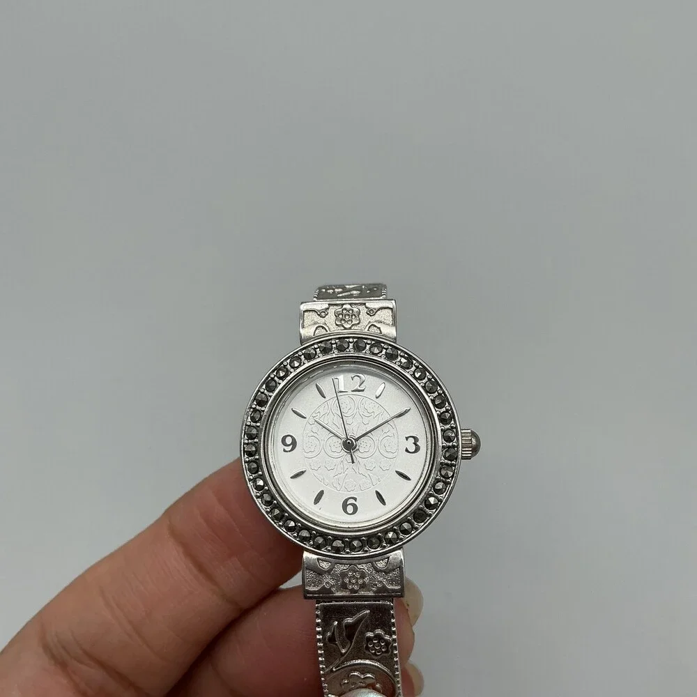 Valletta department wristwatch numerals
