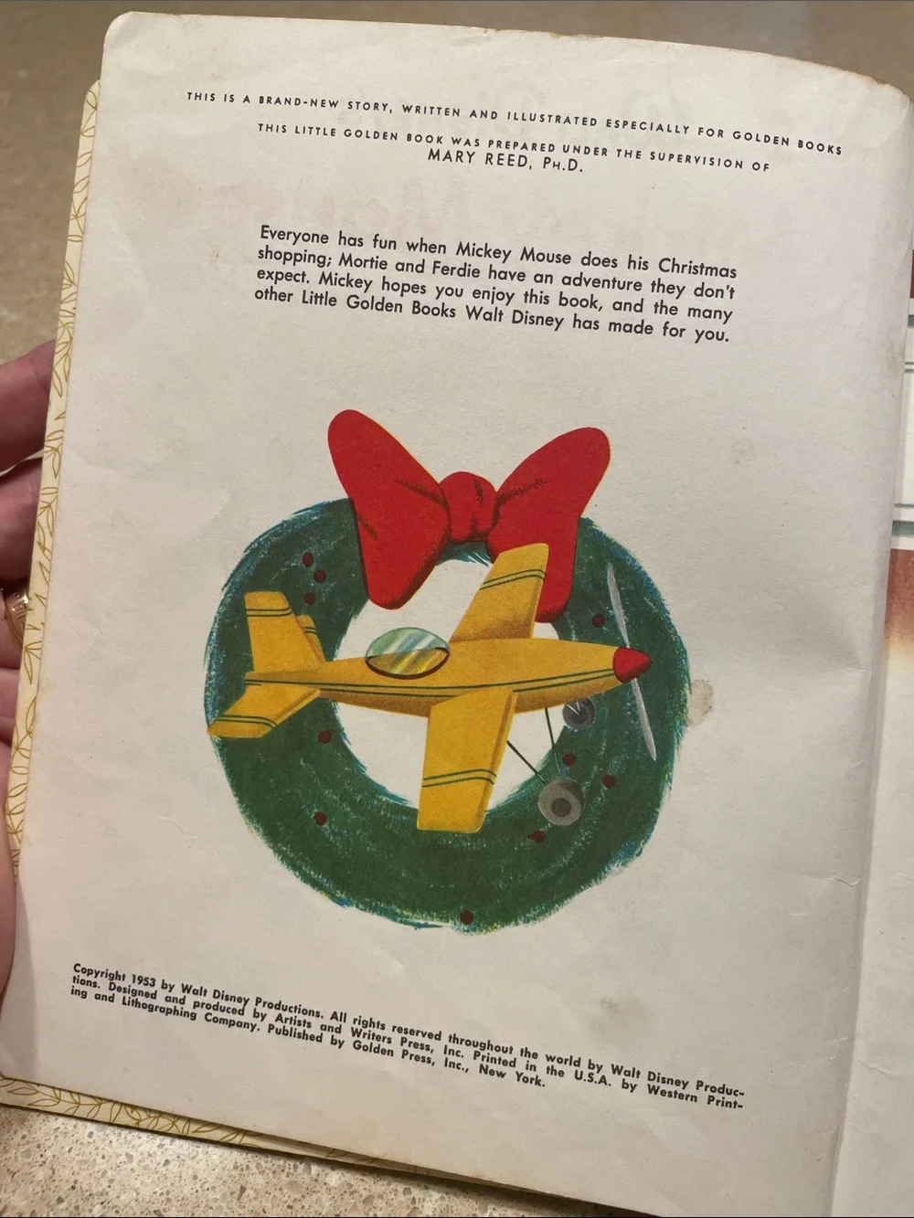 Walt Disney Mickey Mouse Goes Christmas Shopping - Red & Green Cover