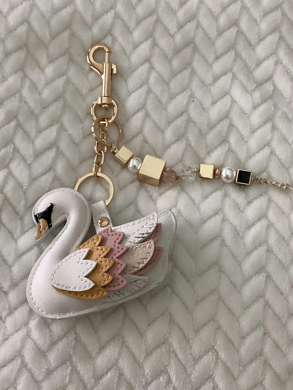 N/A chic swan