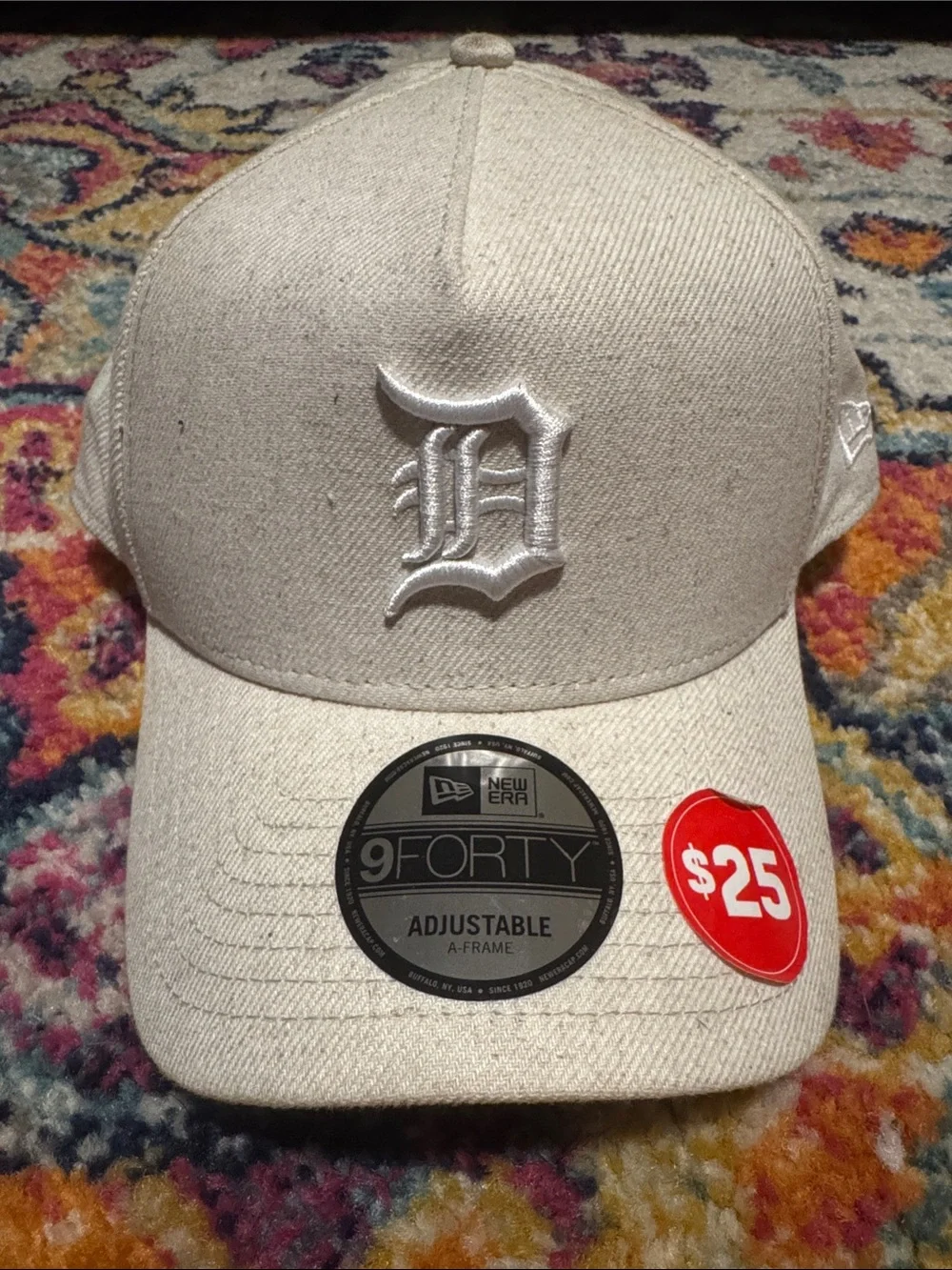 New Era beige and white Detroit D 9FORTY Adjustable Cap