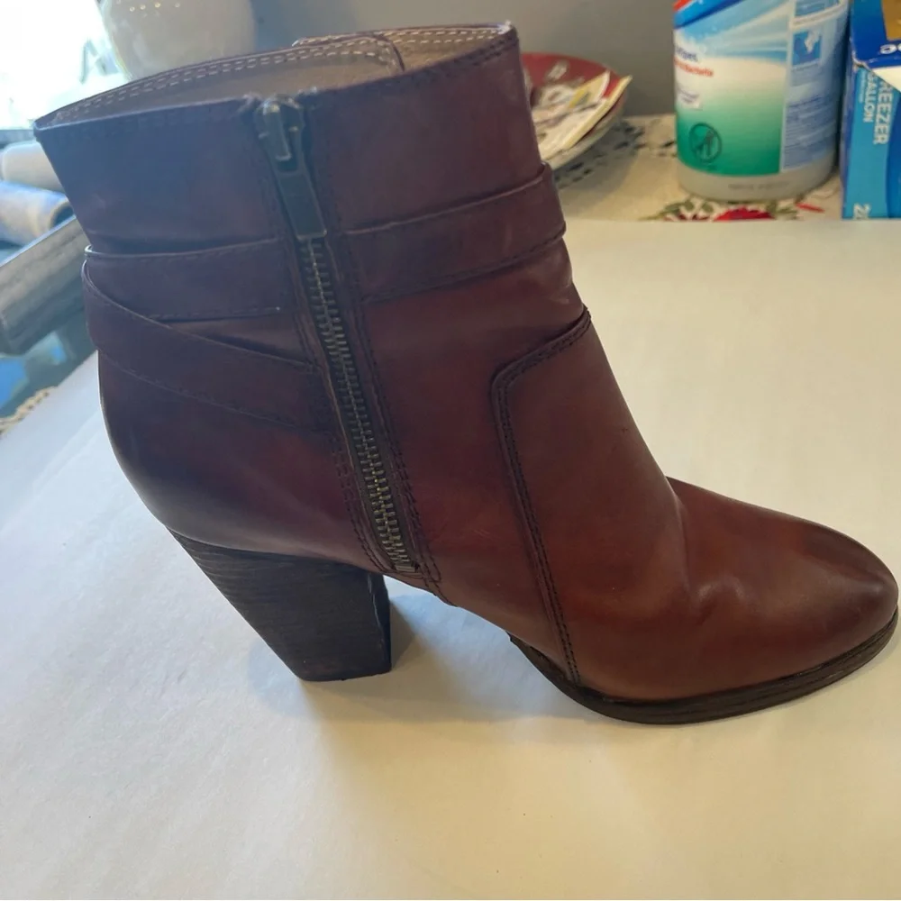 Frye elegant tan