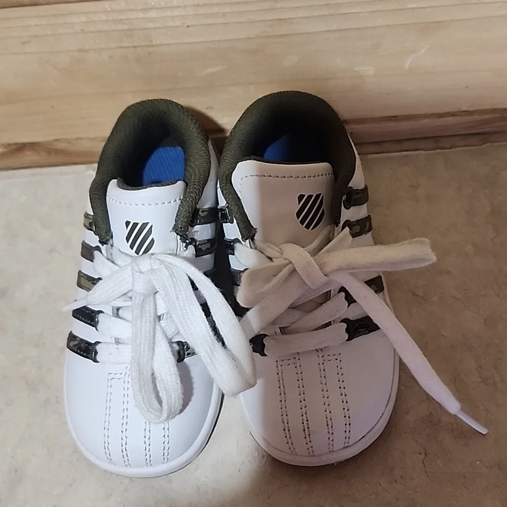 K-Swiss no flaws excellent