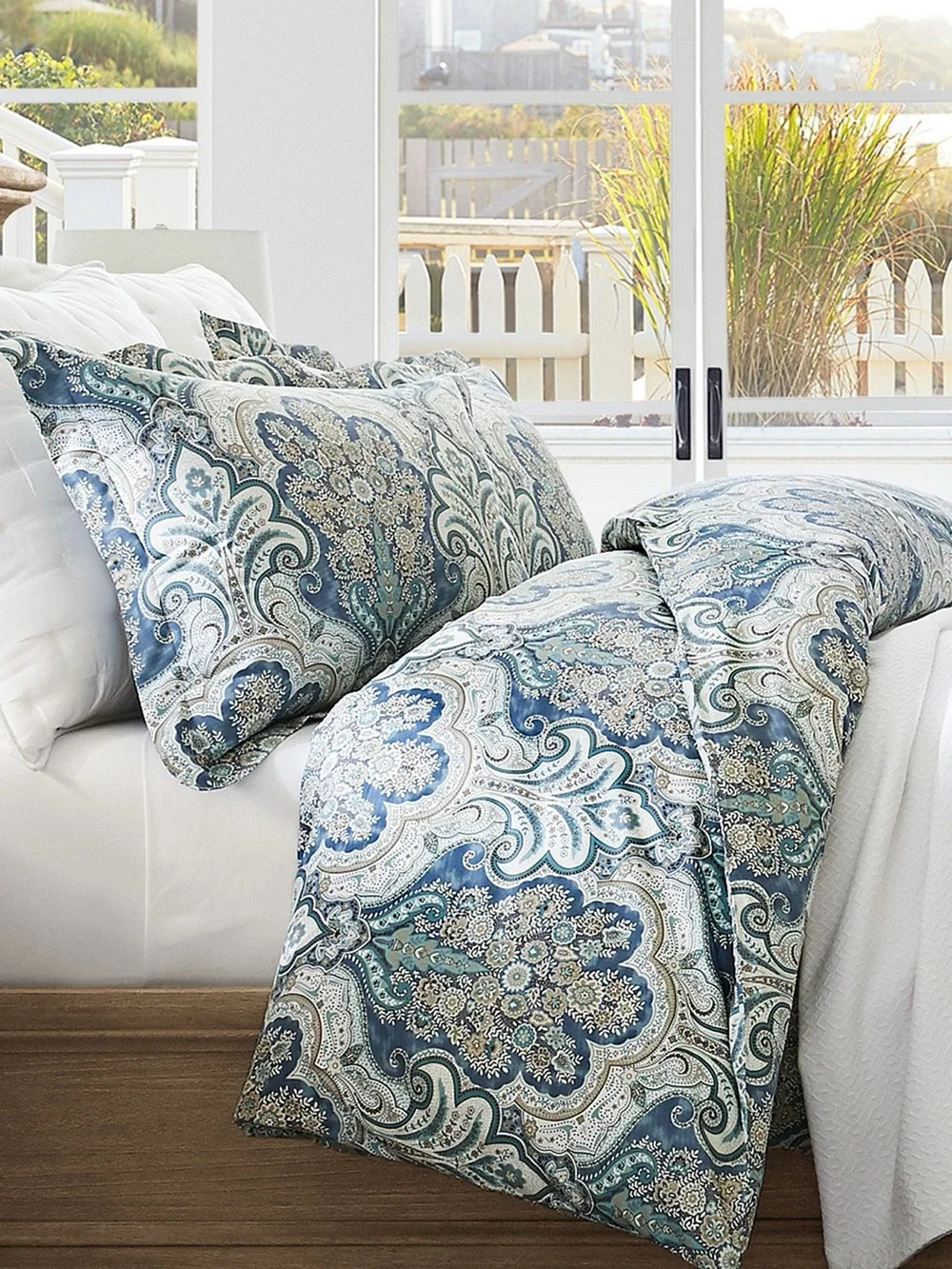 Pottery Barn Jordana Paisley Percale Euro Shams Set of 2