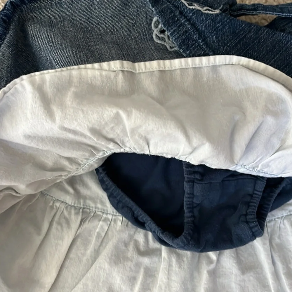 Children’s Place 3T denim skirt with white appliqués. Lined w/built in underwear