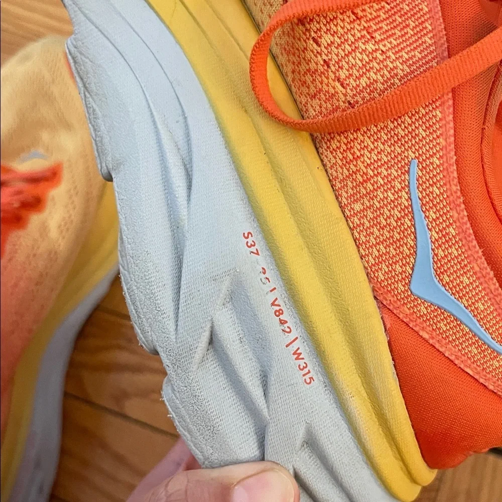 Hoka One One vibrant bondi