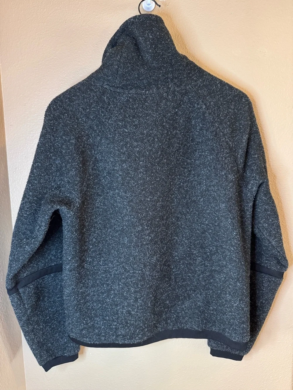 Nike Therma Fleece Cowel neck sweatshirt Women’s size Small