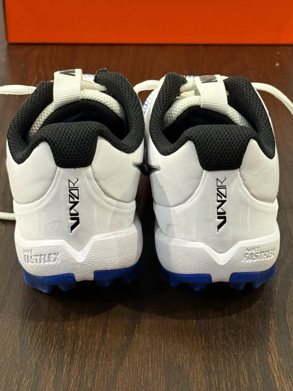 Nike color white