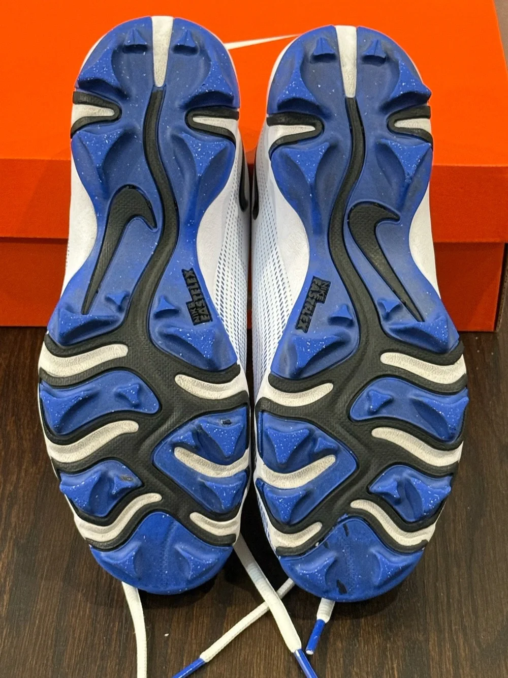 Nike color white
