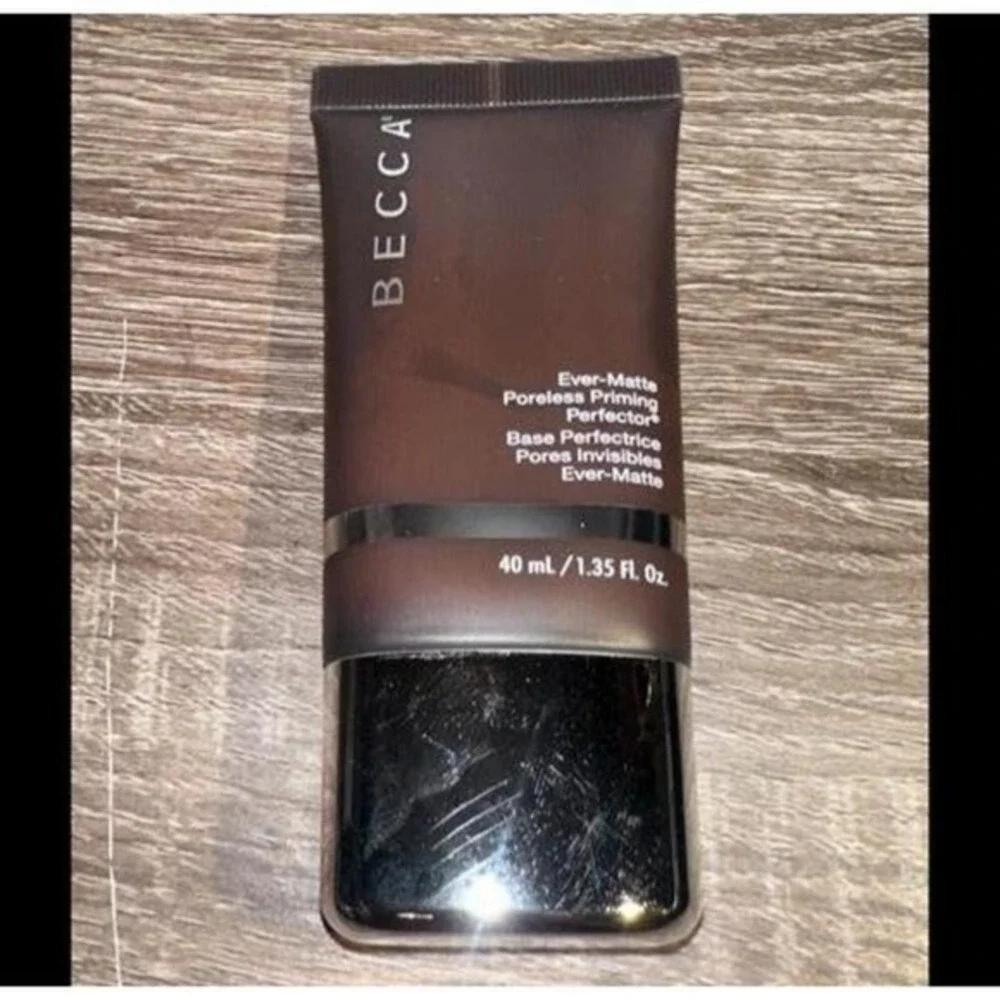 BECCA EverMatte Poreless Mattifying Minimizes Pores Priming face primer