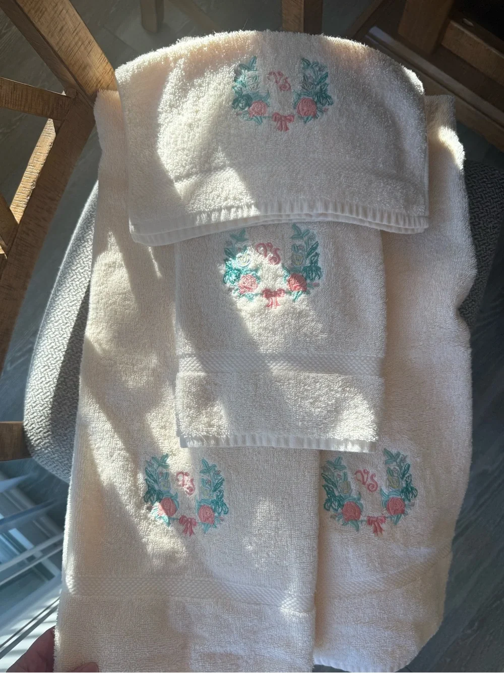 Vintage Victoria's Secret Gold Label Embroidered Floral Towel Set Bath/Hand/Wash
