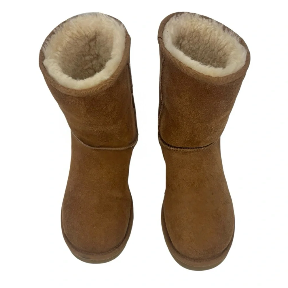 UGG classic short