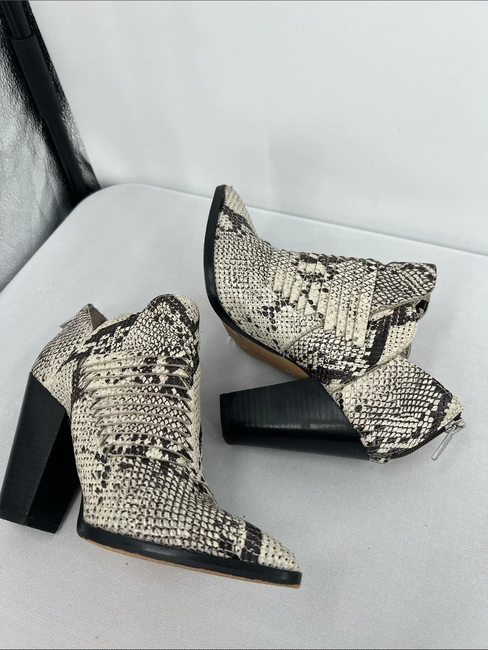 Vince Camuto vince camuto
