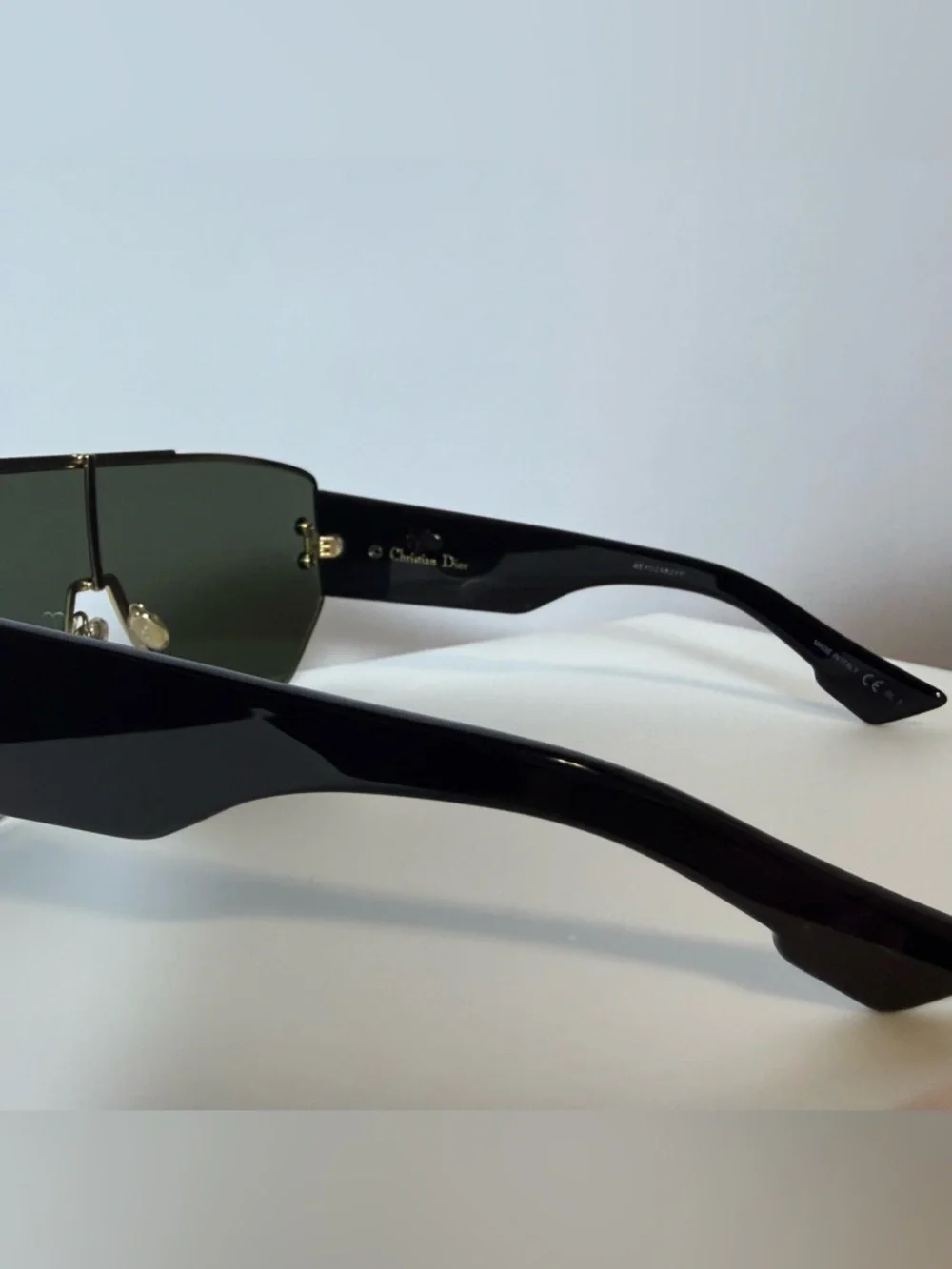 Dior bold shield