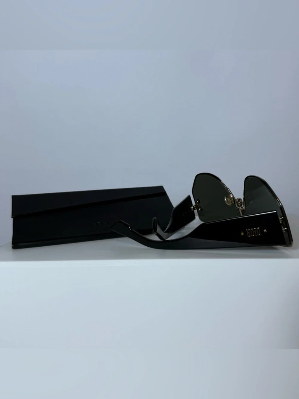 Dior bold shield