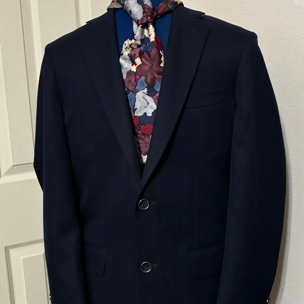 Saddlebred Classic Navy Men's Blazer Size 36R Excellent condition. 2 Button