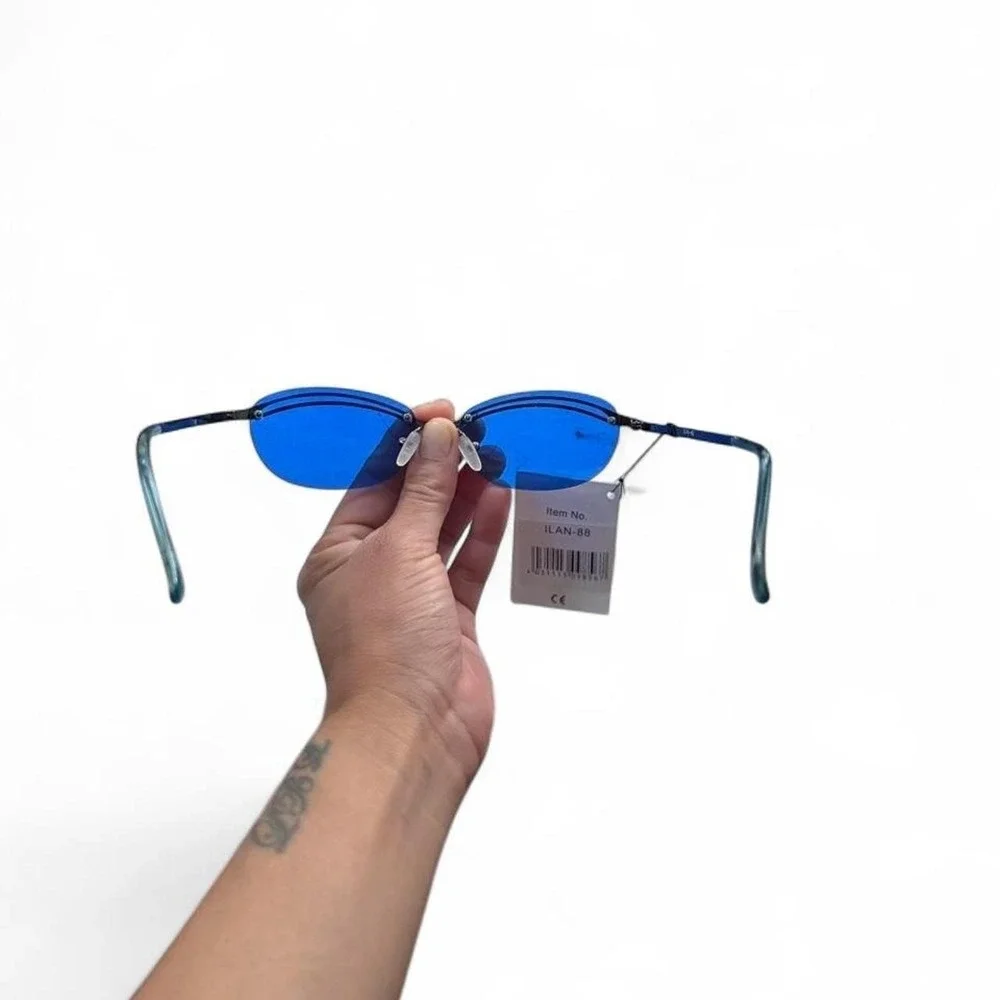 Vintage y2k (2001) blue sunglasses