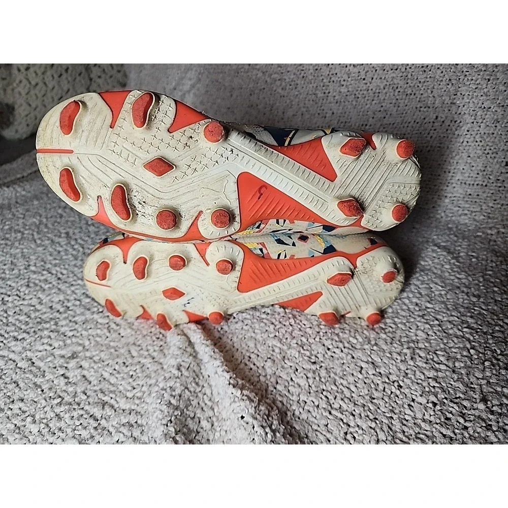 PUMA Creativity Future 7 Play FG/AG Soccer Cleats for Big Kids Gray Laces Size 4