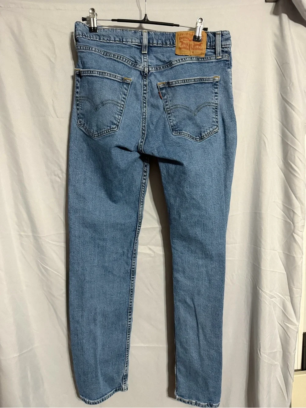 Levis visible light