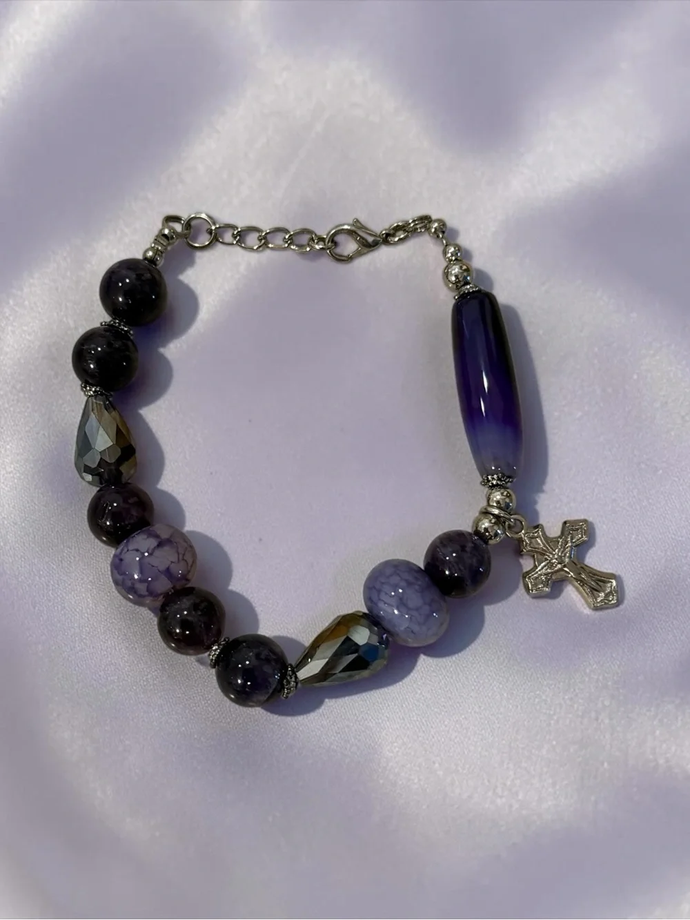 🫶🏻 Purple Glass Beaded & Stone Cross Charm Bracelet