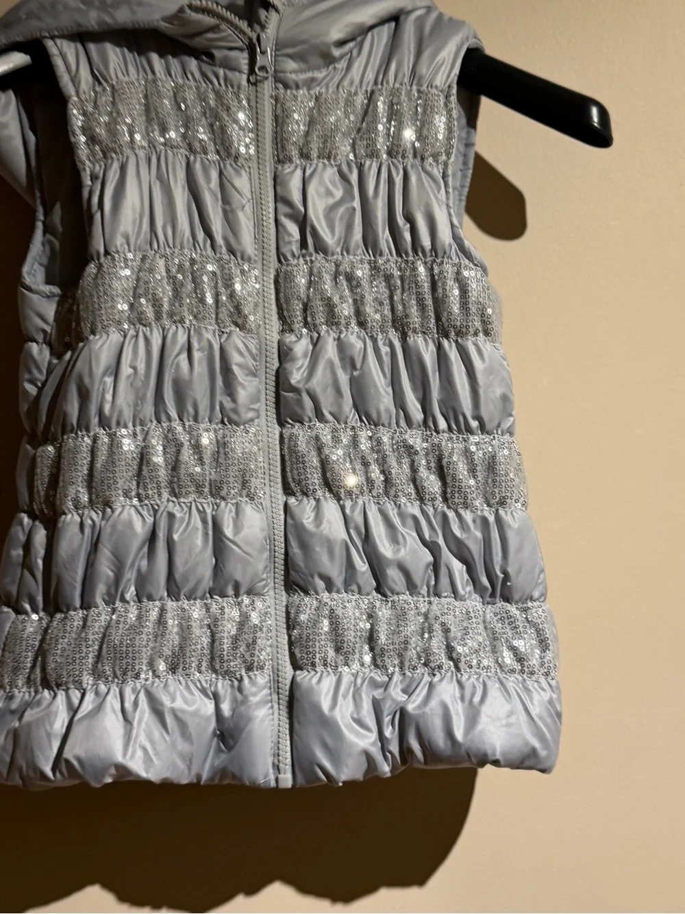 HEART~n~CRUSH – Girls Silver Sequin Embellished Hooded Puffer Vest