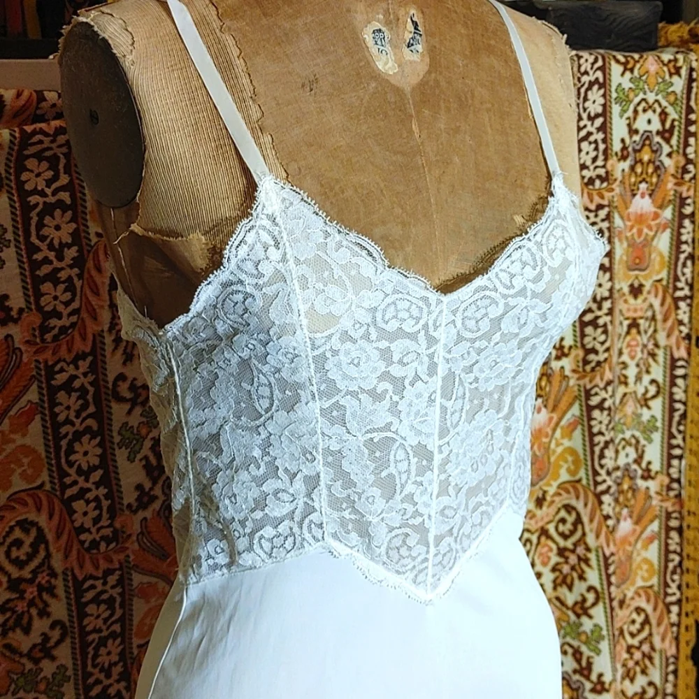 Vanity Fair euc lace