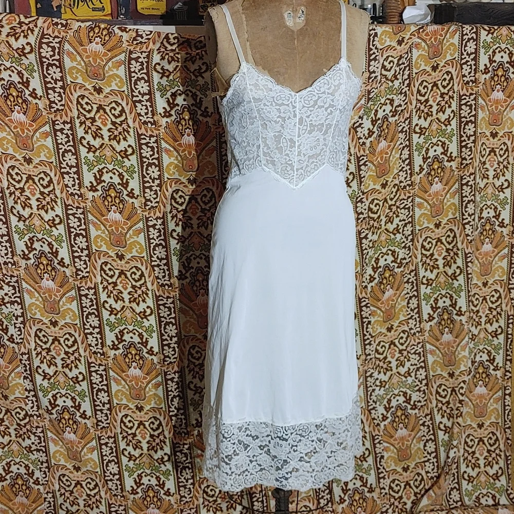 Vanity Fair euc lace