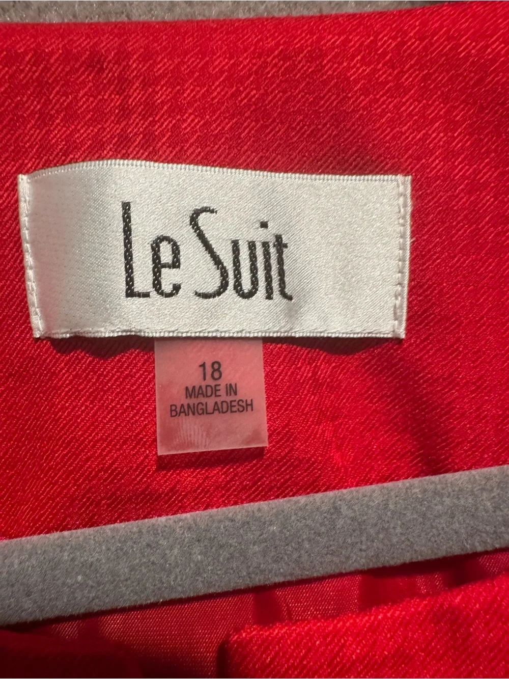 Le Suit