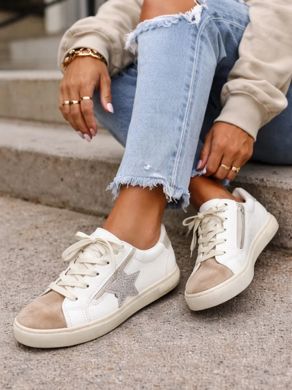 OFFERS !! Vintage Havana White and Beige Star Sneakers Women’s size 8 sneakers