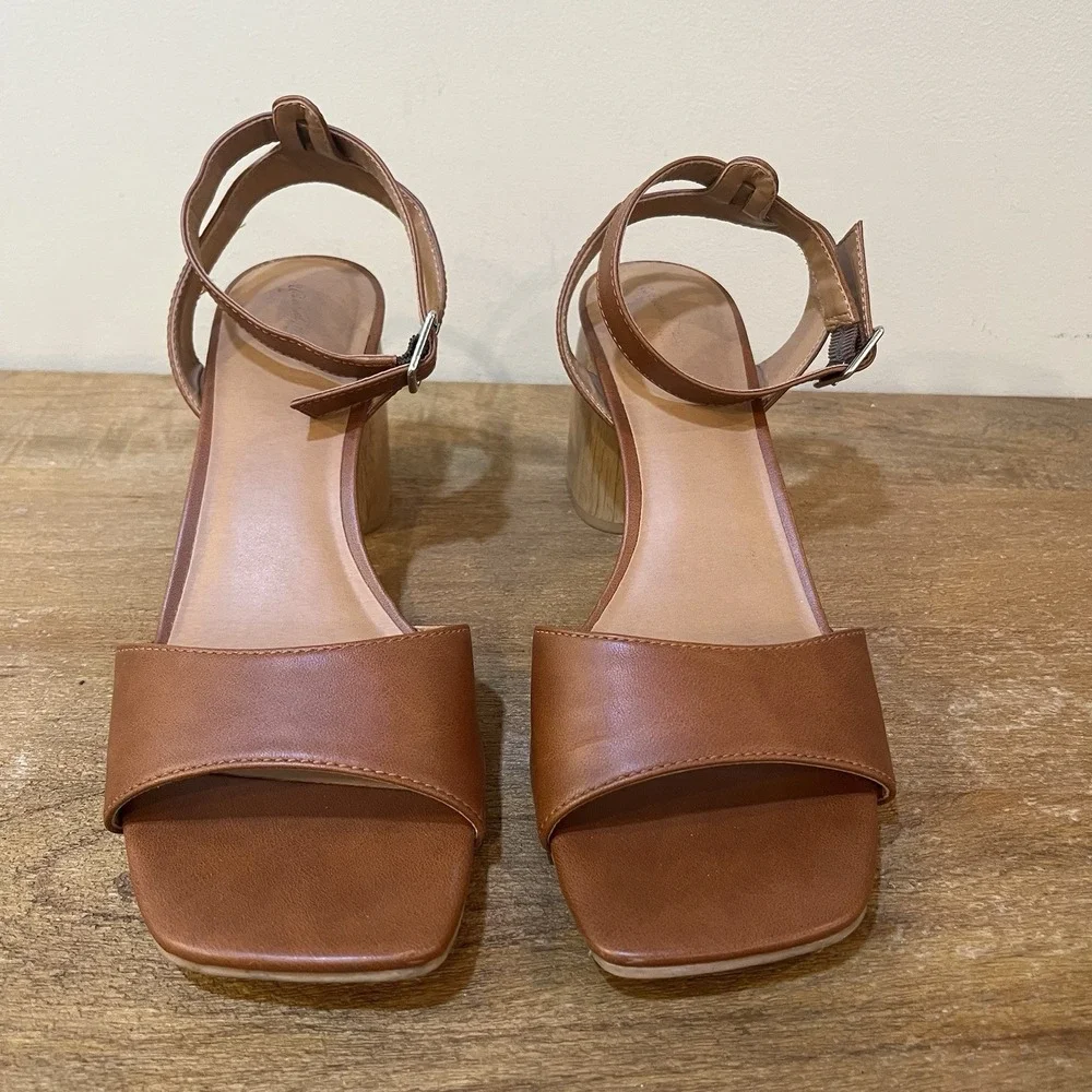 Universal Thread clean heel—easy square