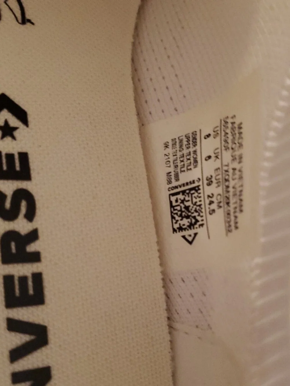 Converse never worn
