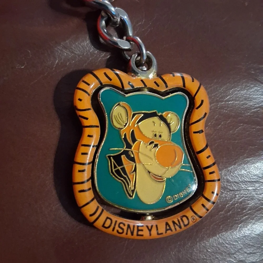 Vintage Disney Disneyland Tigger Pooh Spinner Keychain Rare HTF 90s
