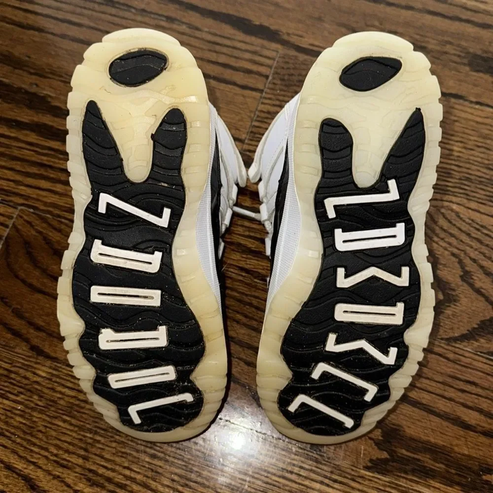 JORDAN 11 RETRO WHITE BLACK METALLIC GOLD SNEAKER 12C