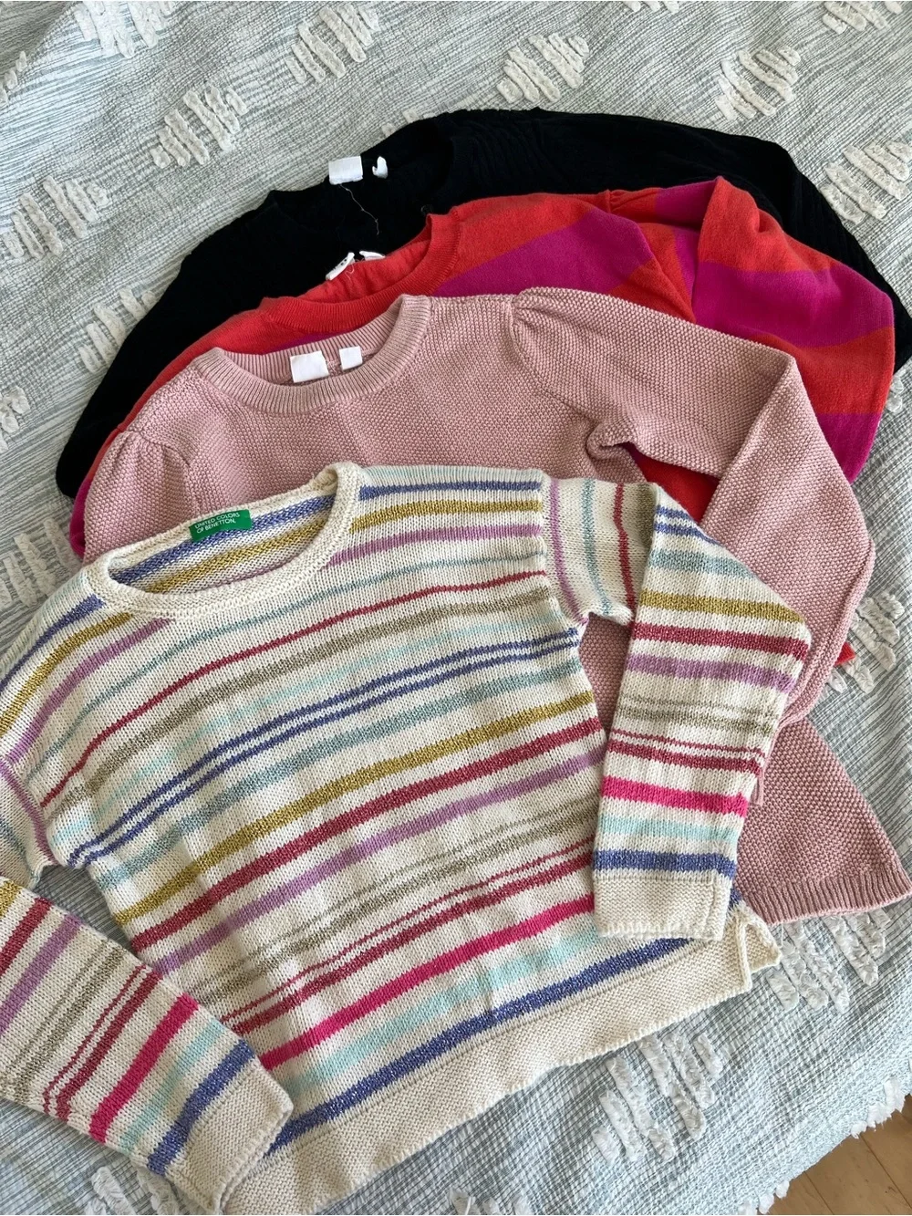 4 Crewneck Sweaters gap all size 8 girls