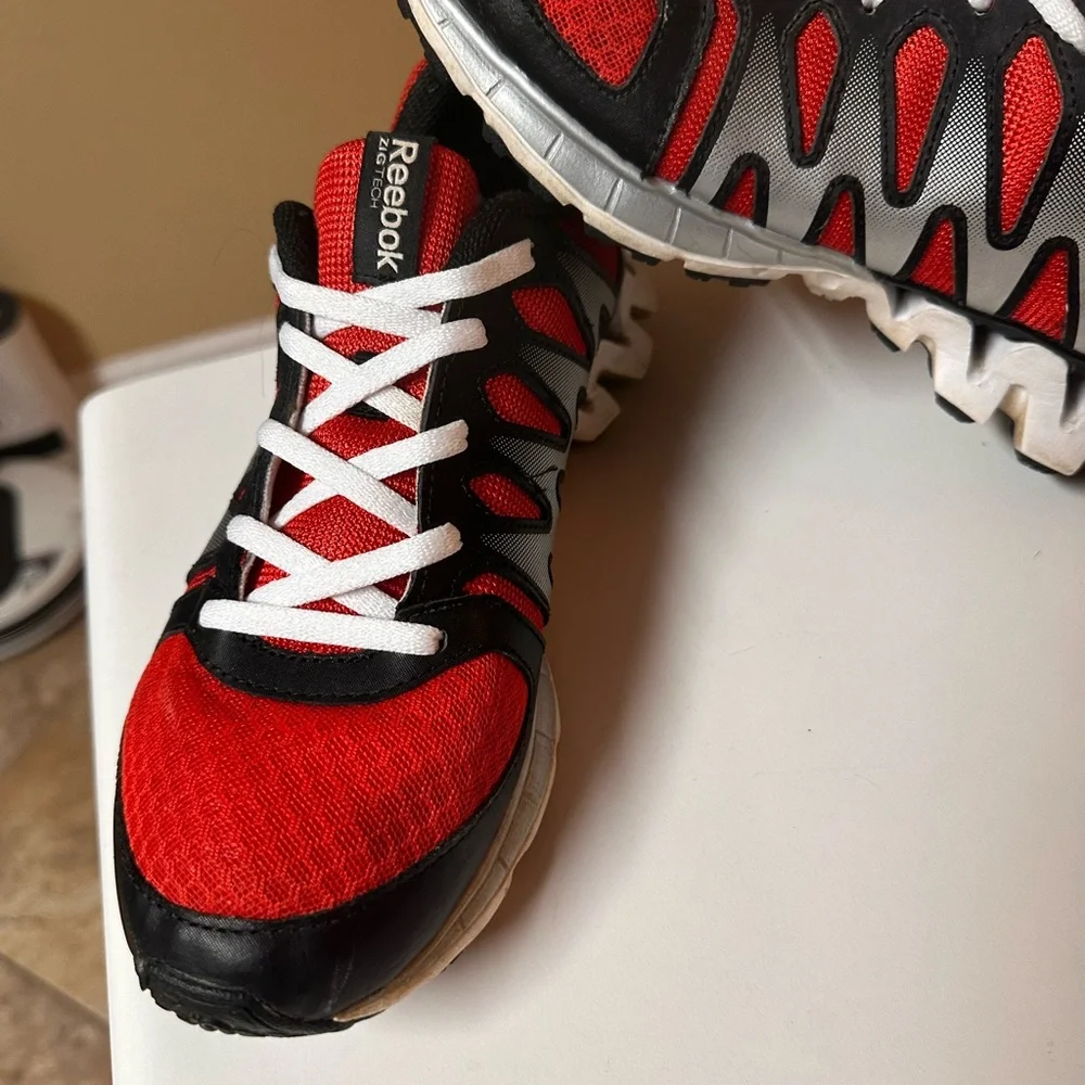 Reebok women’s shoes size 5‎