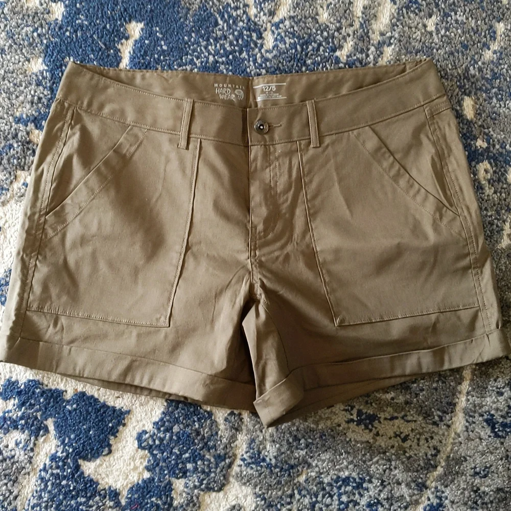 Mountain Hardwear Women's Khaki Utility Shorts