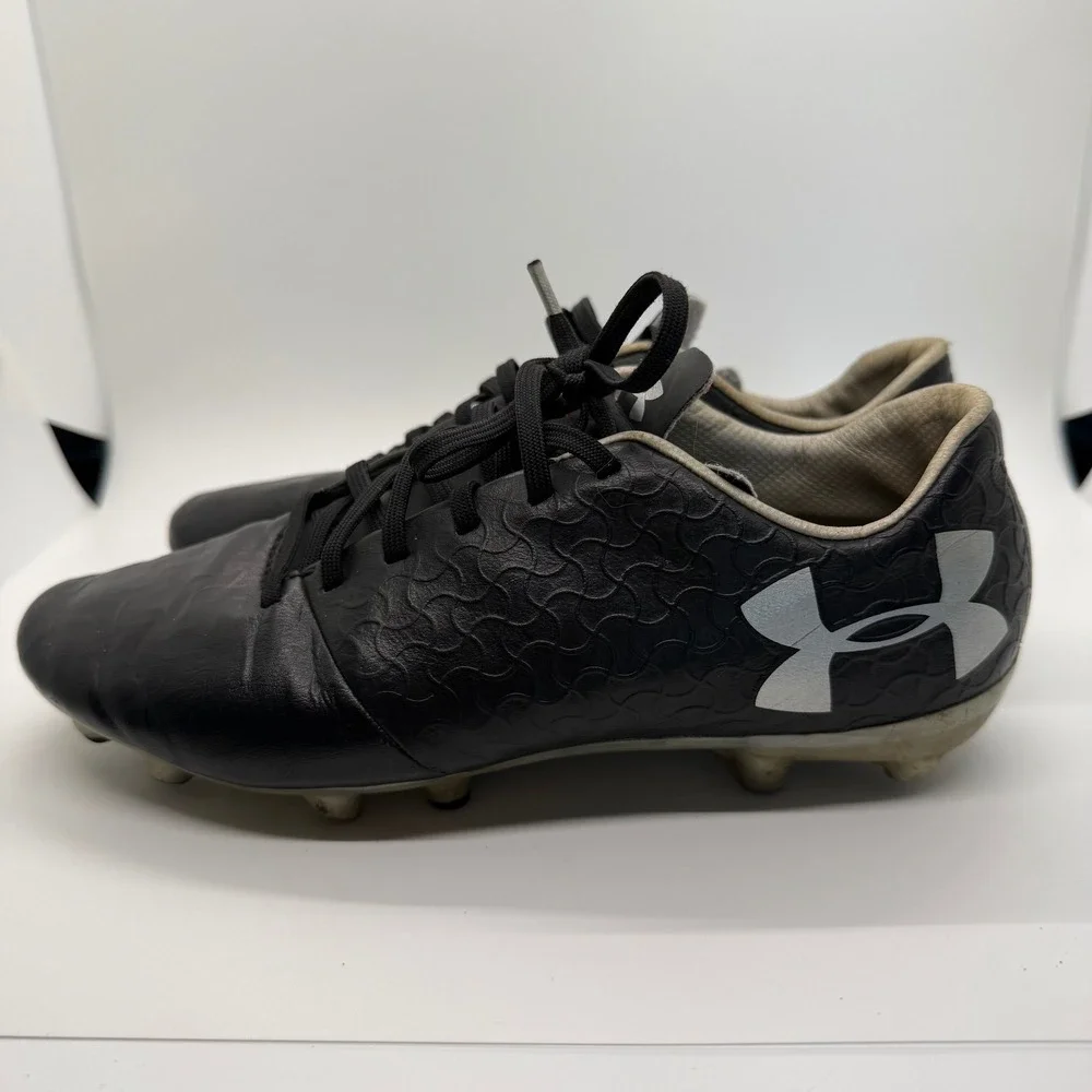Under Armour Magnetic Black and Silver Soccer Cleats‎ Youth Size 5Y MAGNETICO