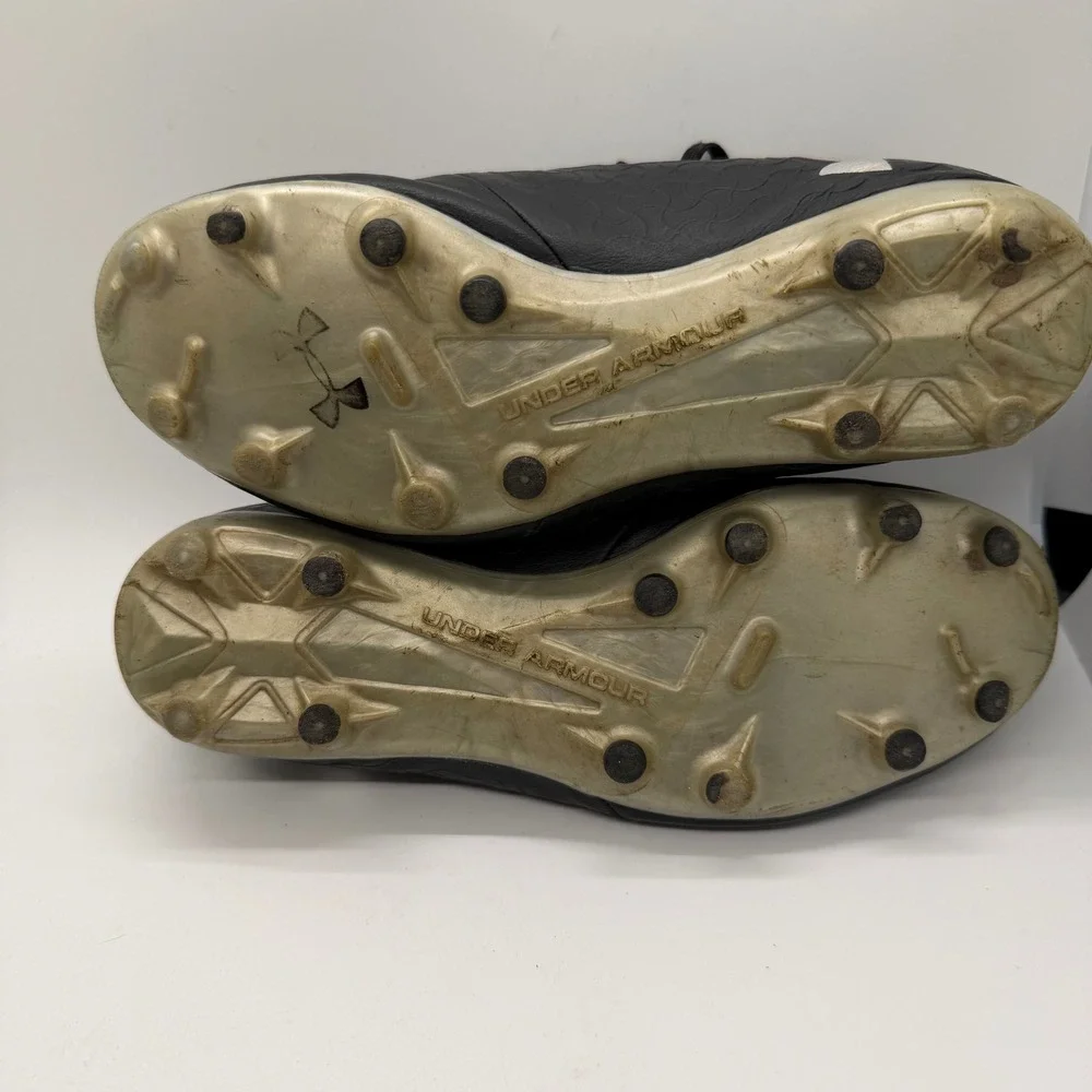 Under Armour Magnetic Black and Silver Soccer Cleats‎ Youth Size 5Y MAGNETICO