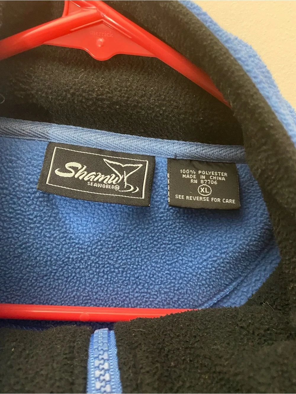Shamu seaworld branded royal