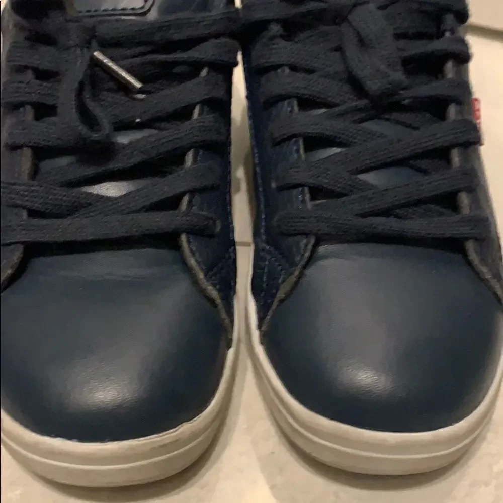 🎉1 hr sale 🎉Levi’s boy shoes