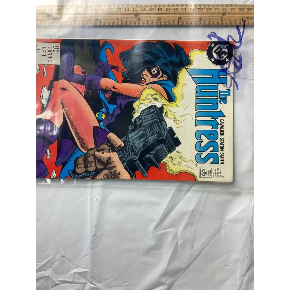 The Huntress Comic‎ Book DC Comics August 1989 Issue 6 Vintage Collectible