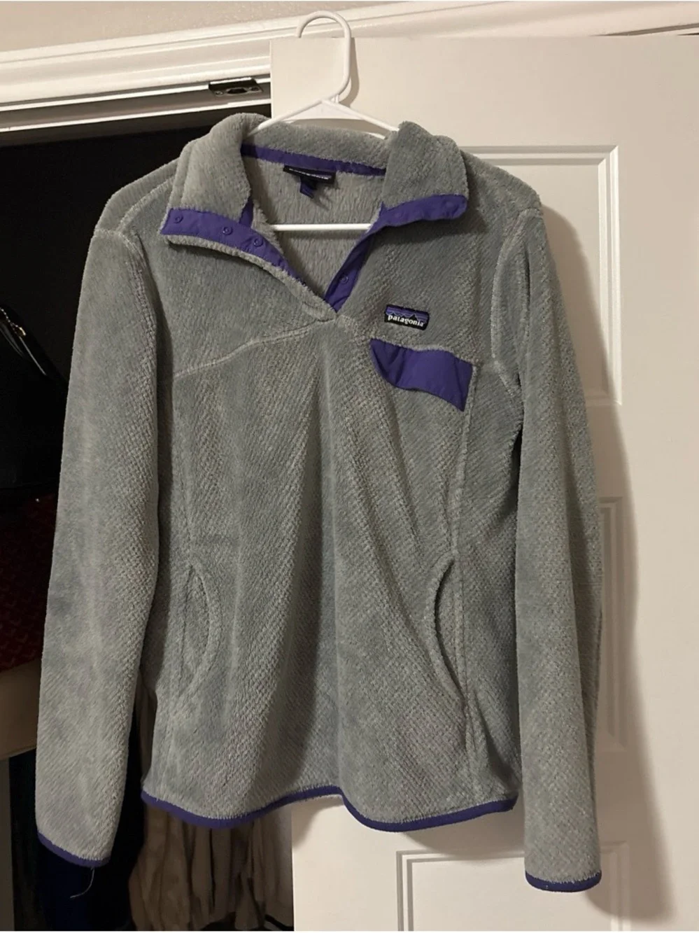 Patagonia Light Gray Fleece Jacket with Purple Accents