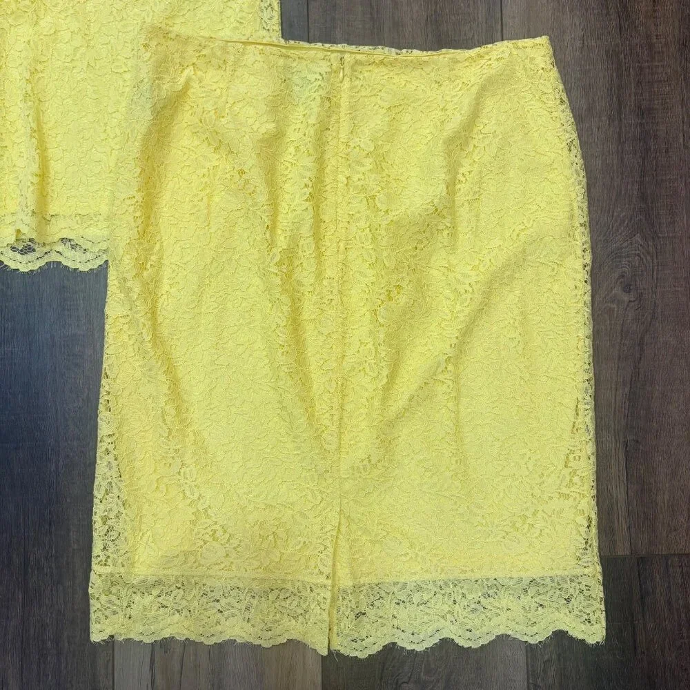 Liz Claiborne scalloped nylon features