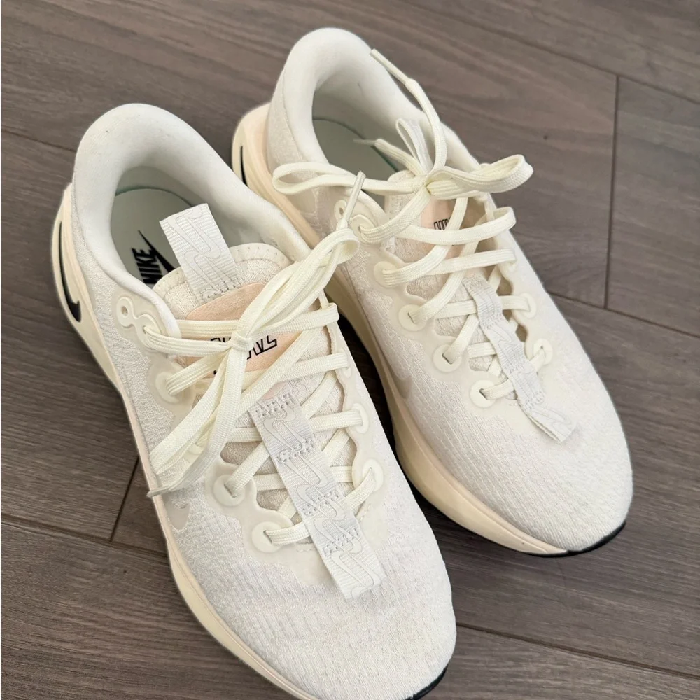 Nike Women's White Cream Running Sneakers