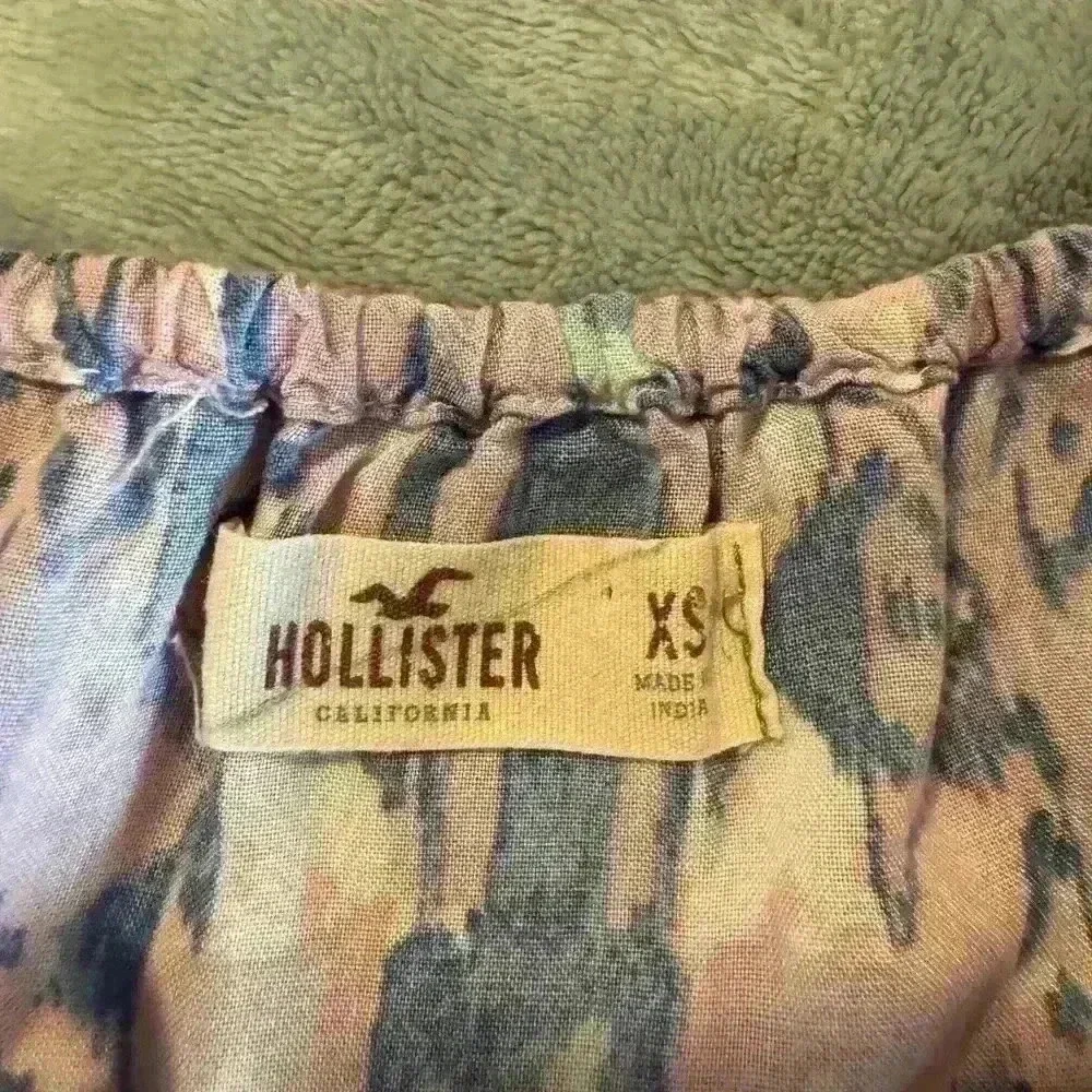 Hollister size xs