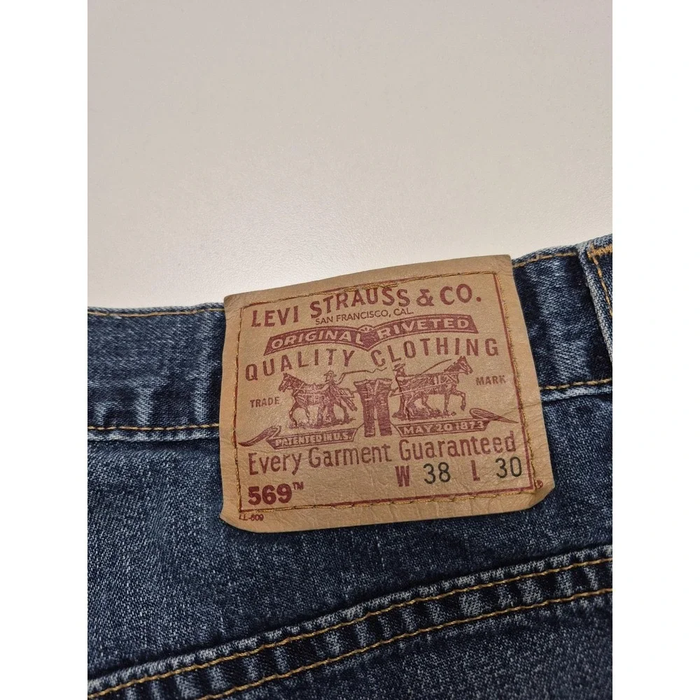 Levis care usa metal