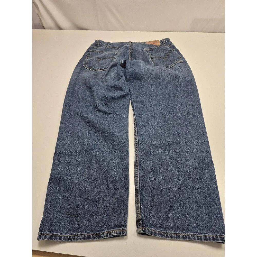 Levis size loose