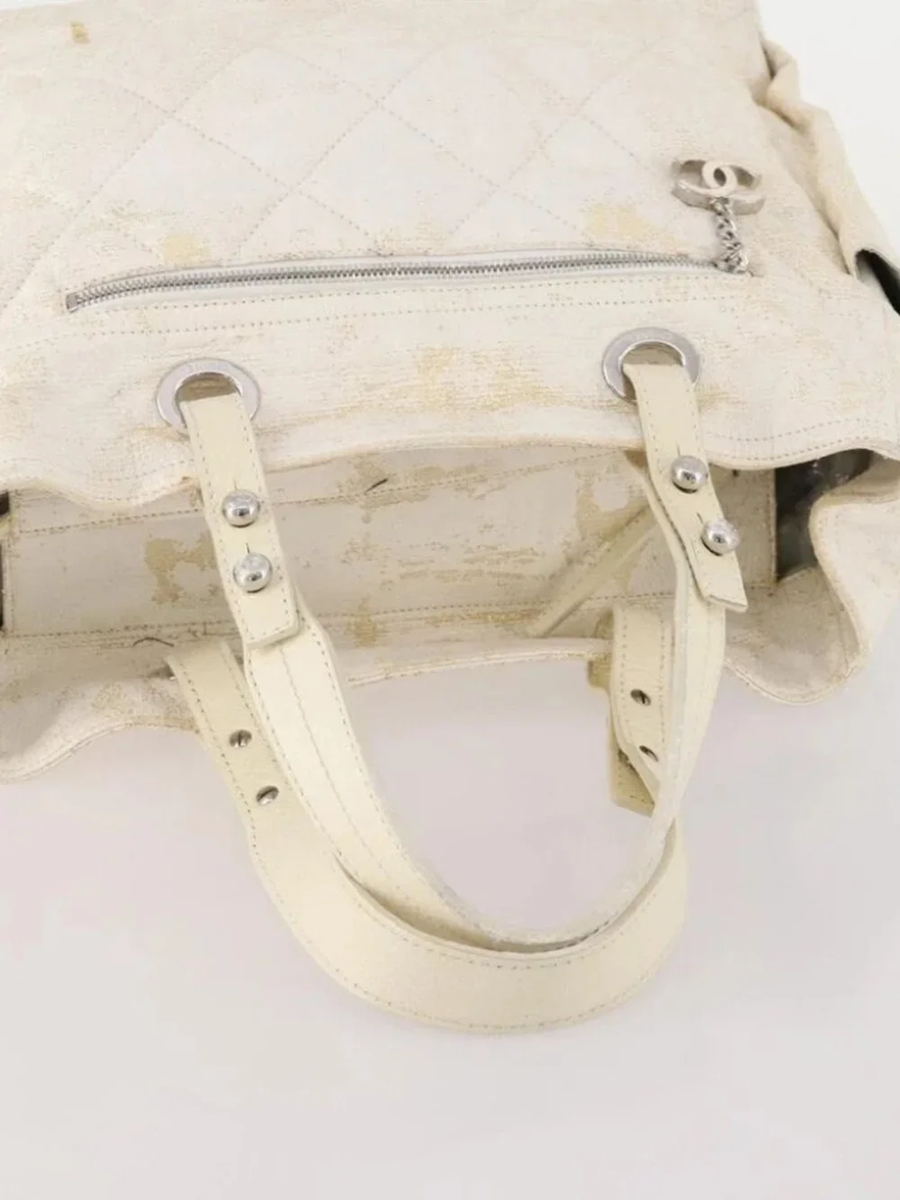 CHANEL brand	chanel color	white