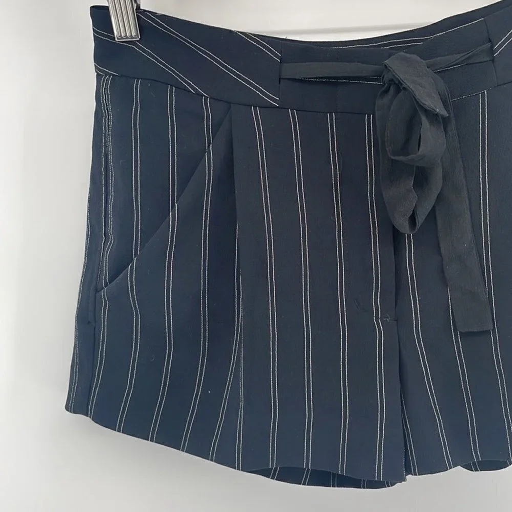 𝅺aritzia Wilfred pinstripe tie front shorts sz 2
