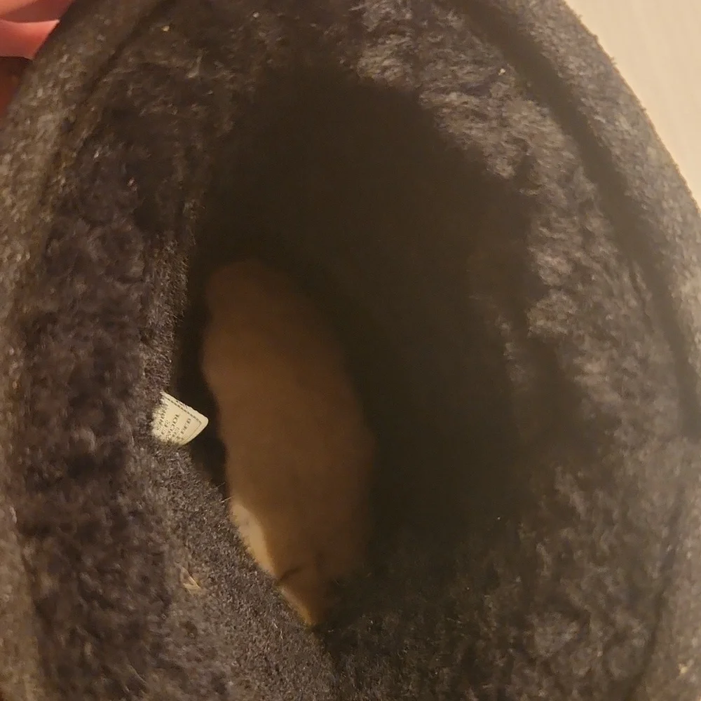 BearPaw black suade